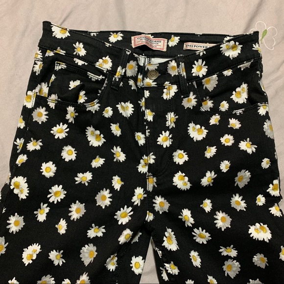 Guess Black Jeans with Daisies - Picture 4 of 5